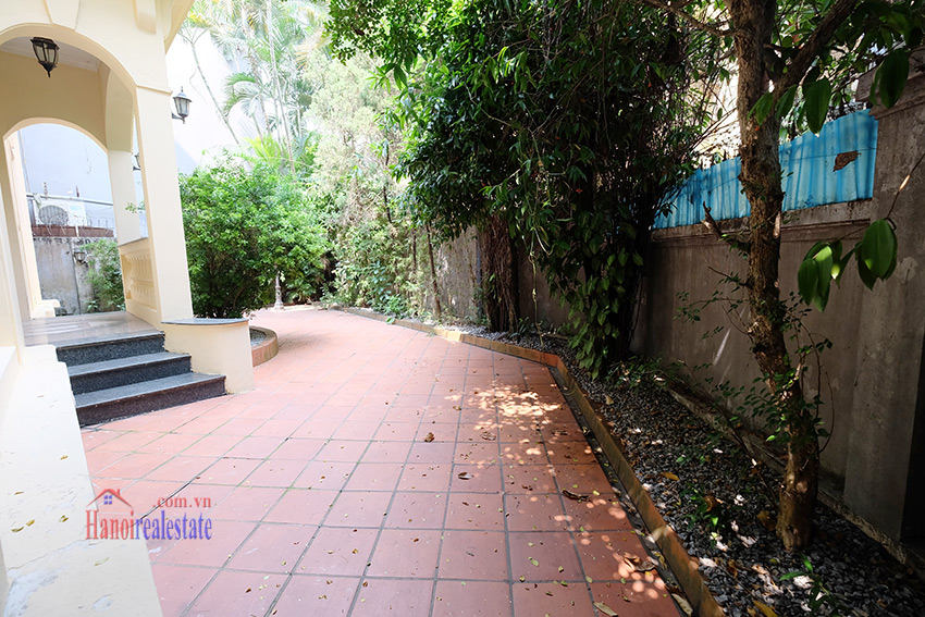 Charming Villa with large garden and outdoor Pool in Tay Ho 6