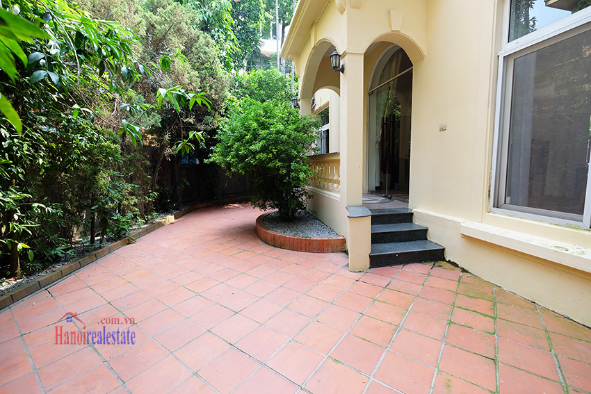 Charming Villa with large garden and outdoor Pool in Tay Ho 7