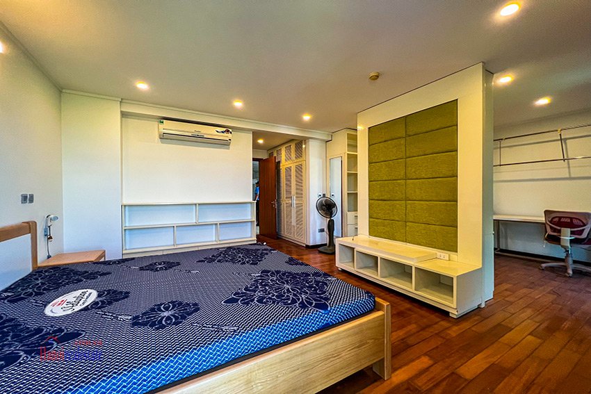 Ciputra: Cheap price 3-bedroom apartment 153sqm on middle floor of L2 11