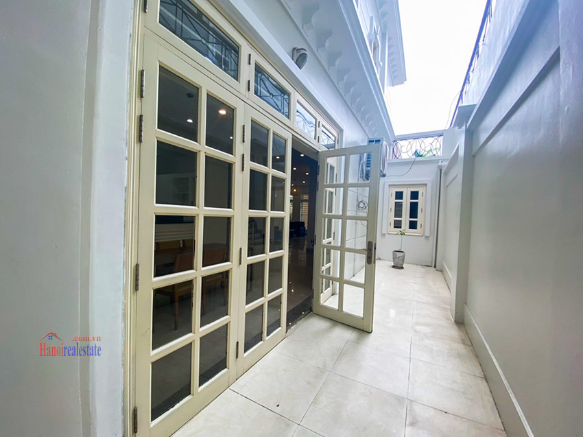 Ciputra: Fully furnished 5-bedroom house in front of UNIS 10