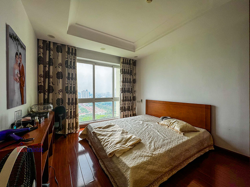 Ciputra: Golf course view 4-bedroom at P2 on high floor 21