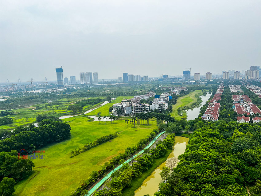 Ciputra: Golf course view 4-bedroom at P2 on high floor 5