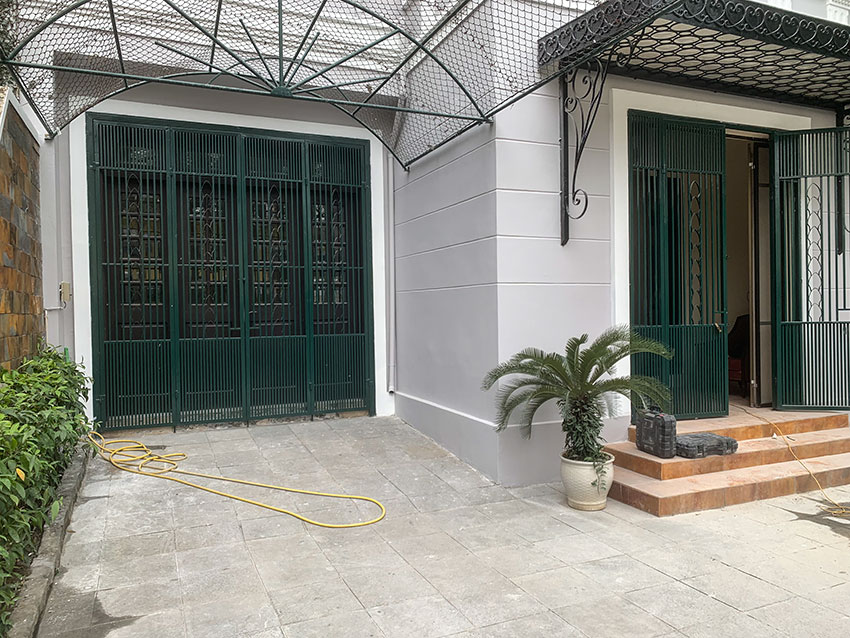 Ciputra: Large 5-bedroom house with spacious outdoor area near UNIS, unfurnished 35