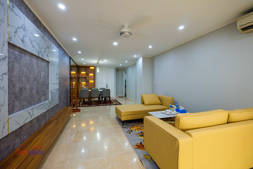 Ciputra: Modern 3-bedroom apartment on middle floor of P1 3