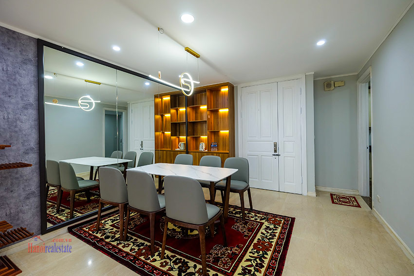 Ciputra: Modern 3-bedroom apartment on middle floor of P1 6
