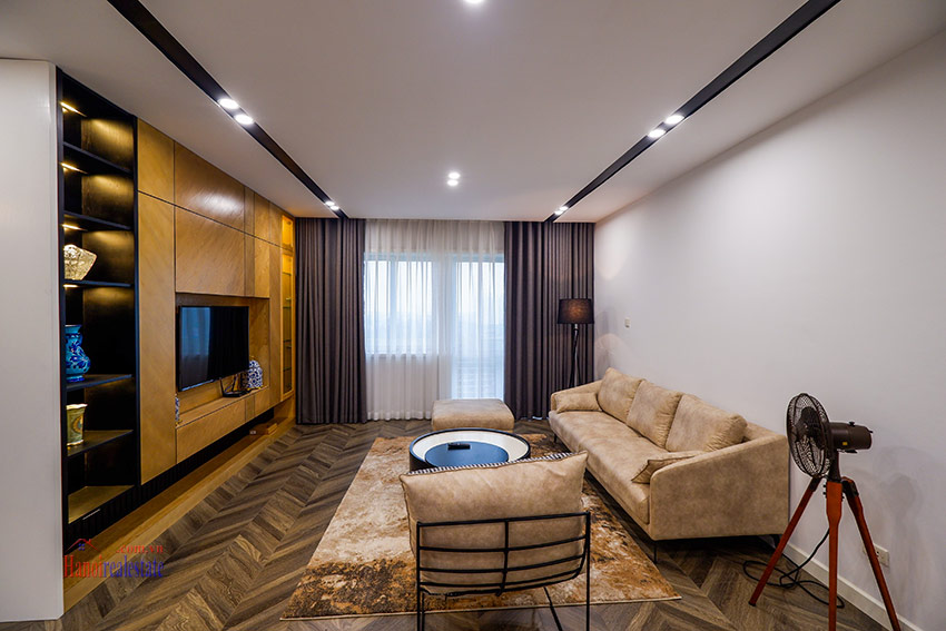 Ciputra: Modern well renovated 3-bedroom apartment on high floor of E4 8