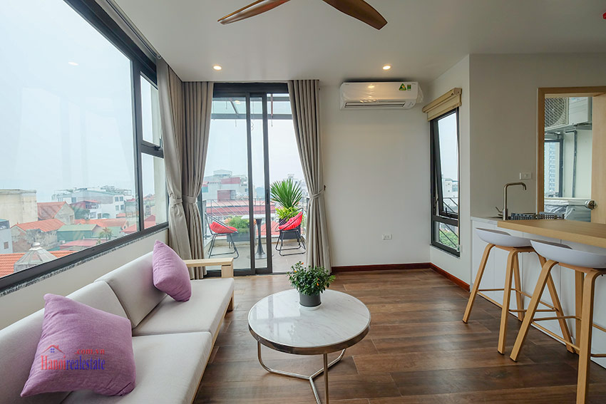Cozy high floor 1-bedroom apartment on Xuan Dieu with city view 3