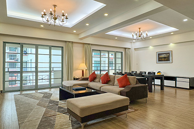 Cho thuê căn hộ đầy đủ đồ: 182m2, 04 phòng ngủ, tại tòa nhà cao cấp nhất quận Tây hồ