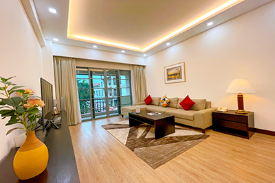 Diamond Westlake Suites: 02 bedroom apartment in luxury complex with outdoor pool