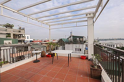 Duplex with 02 bedroom on Tu Hoa street with large terrace for chilling