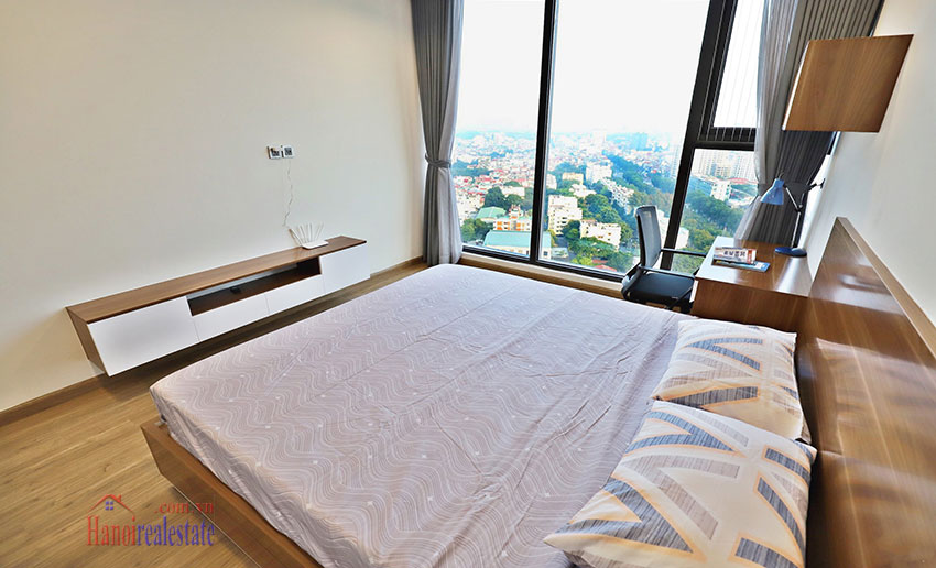 Enjoy Hanoi city view from 3 bedroom apartment in Vinhomes Metropolis, Hanoi 12
