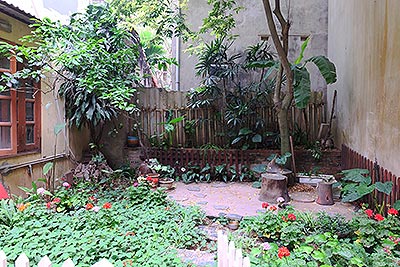 Four bedroom house with garden and cout yard in Ba Dinh