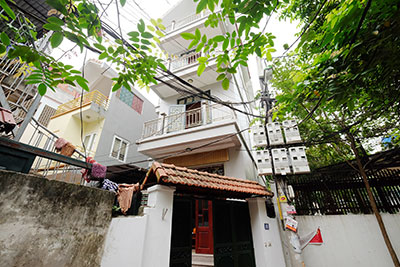 Fully furnished 05-bedroom house with large terrace in Tay Ho to rent