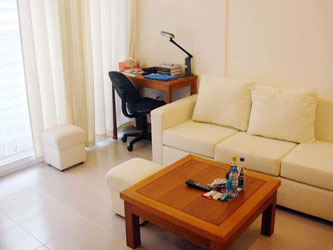 Có sẵn đồ đạc đầy đủ Một phòng ngủ căn hộ trên tầng cao nhất ở phố Linh Lang