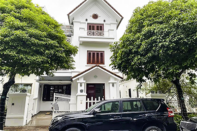 Furnished 225m2 Villa for Rent in Vinhomes Riverside with River View