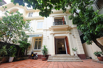 Furnished 4-Bedroom House with Courtyard in Tay Ho, close to Little System house 