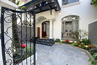 Furnished Terraced Villa for Rent in Vinhomes Riverside – 4 Bedrooms, Central Location