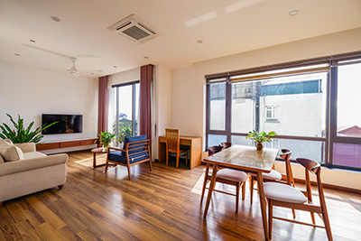 High floor 02 bedrooms apartment, short walk to Tay Ho temple