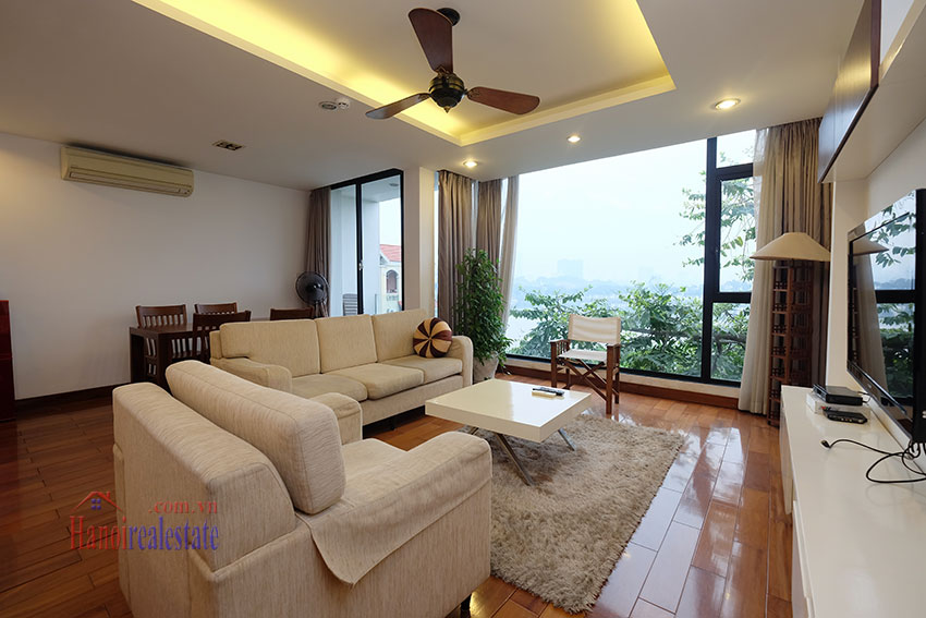 High floor 2 bedroom apartment with lake view in Truc Bach 3