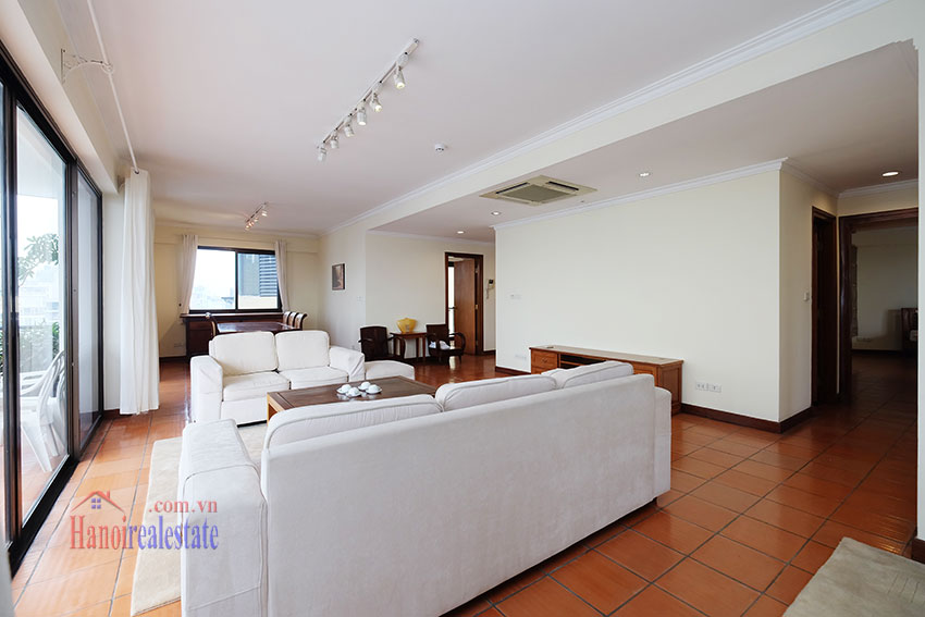 High floor 2 bedroom apartment with lake view in Truc Bach 4