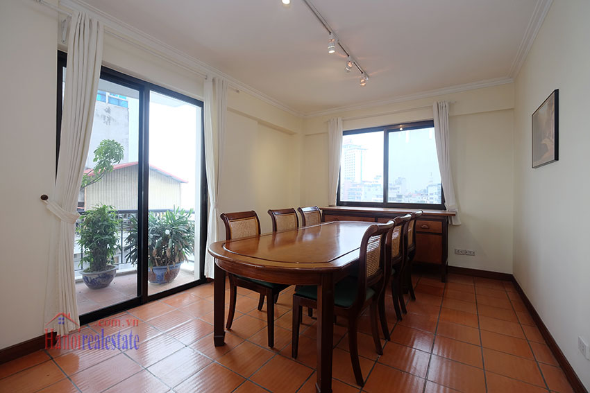 High floor 2 bedroom apartment with lake view in Truc Bach 9
