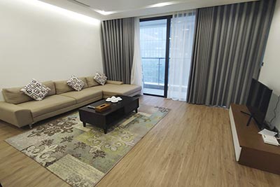 High floor & Modern 02-bedroom apartment in Vinhomes Metropolis to rent