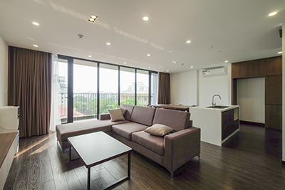 High floor & Modern 02-bedroom apartment with balcony on To Ngoc Van