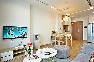 Kim Ma Street view apartment at Vinhomes Metropolis, 3 beds