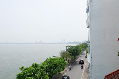 Cho thuê nhà mặt Hồ đường Nguyễn ĐÌnh Thi, Quận Ba Đình