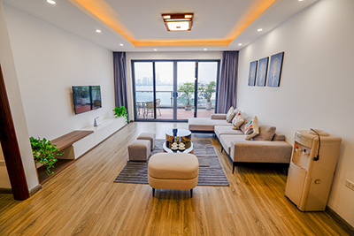 Cho thuê căn hộ 2 phòng ngủ có sân thượng rộng view hồ tại đường Xuân Diệu