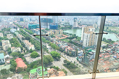 Lake view 2 bedroom apartment for rent in M3 Metropolis, Ba Dinh