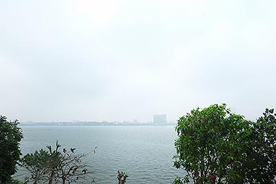 Lovely lake view 03BRs apartment on Tu Hoa, quiet location