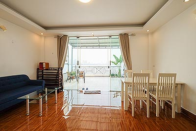Lake View serviced apartment with big balcony for rent in Tay Ho