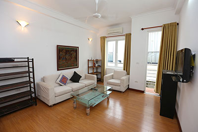 Large, cozy one-bedroom apartment near West Lake