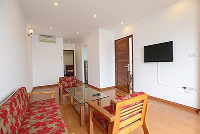 Large space 01 bedroom apartment on Tu Hoa Street with breathtaking view to Westlake