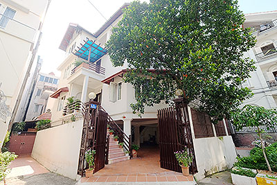 Lovely 4-bedroom house with swimming pool looking over Westlake in Xom Phu