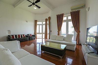 Cho thuê căn hộ hiện đại 250m2, 03 phòng ngủ, view hồ tại đường Xuân Diệu