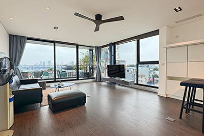 Cho thuê căn hộ 3 phòng ngủ phố Tô Ngọc Vân, Tây Hồ - 160m2, view hồ trực diện