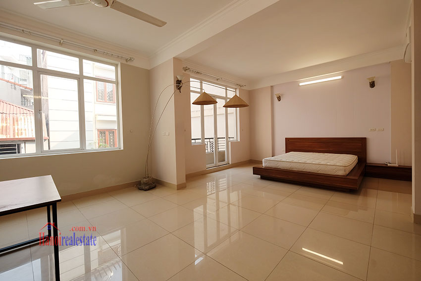 Modern 4 bedroom house with front yard to rent in Tay Ho 15