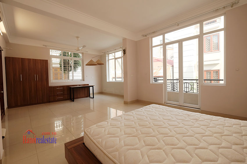 Modern 4 bedroom house with front yard to rent in Tay Ho 17