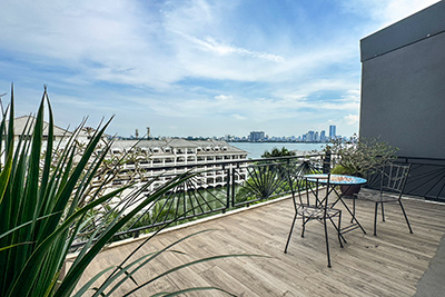 Modern 90m² apartment with spacious balcony overlooking West Lake – Tu Hoa Street