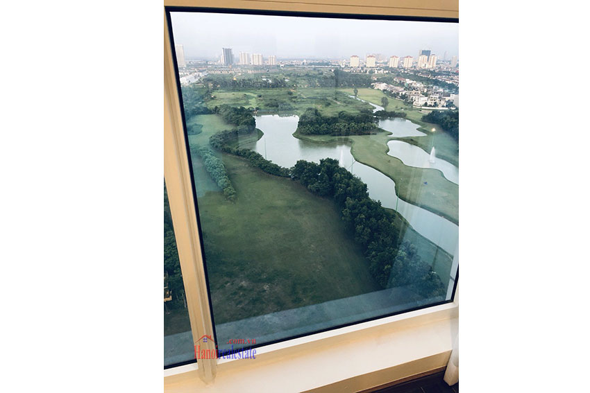 Modern, golf course view 03 bedrooms apartment on high floor of L4 Ciputra 11