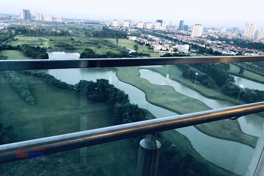 Modern, golf course view 03 bedrooms apartment on high floor of L4 Ciputra 7