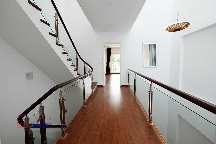 Modern house 4 bedroom house with front courtyard on Dang Thai Mai 20