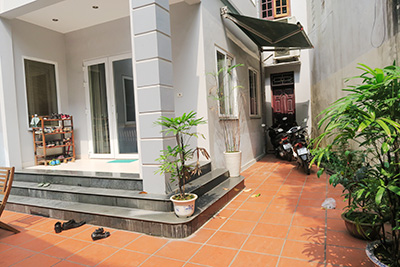 Modern house with front yard and rooftop terrace for rent in Tay Ho