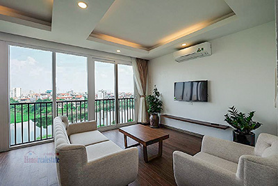 Căn hộ 2PN mới cho thuê đường Tô Ngọc Vân có tầm nhìn ra hồ Quảng Bá.