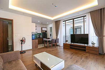 Cho thuê căn hộ dịch vụ một phòng ngủ rộng, mới, hiện đại tại đường Đặng Thai Mai
