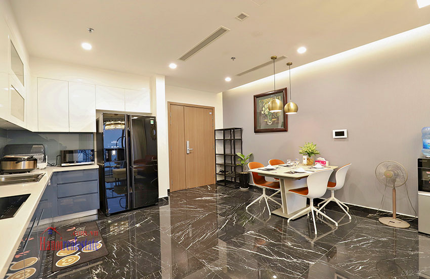 Nice 2 bedroom apartment in M2 building Vinhomes Metropolis Hanoi 10