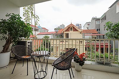 One bedroom apartment in Dang Thai Mai with car access, near Le Roi Soleid Complex