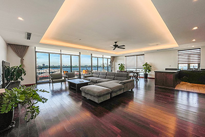 Cho thuê căn hộ hoàn toàn mới với tầm nhìn toàn cảnh Hồ Tây từ tầng cao, 4 phòng ngủ trên đường Từ Hoa